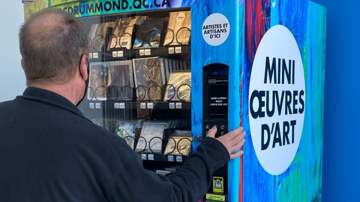 Nouvel emplacement pour la distributrice d'oeuvres d'art