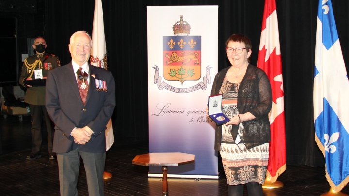 Mme Germaine Lambert, récipiendaire de la médaille du Lieutenant-Gouverneur du Québec