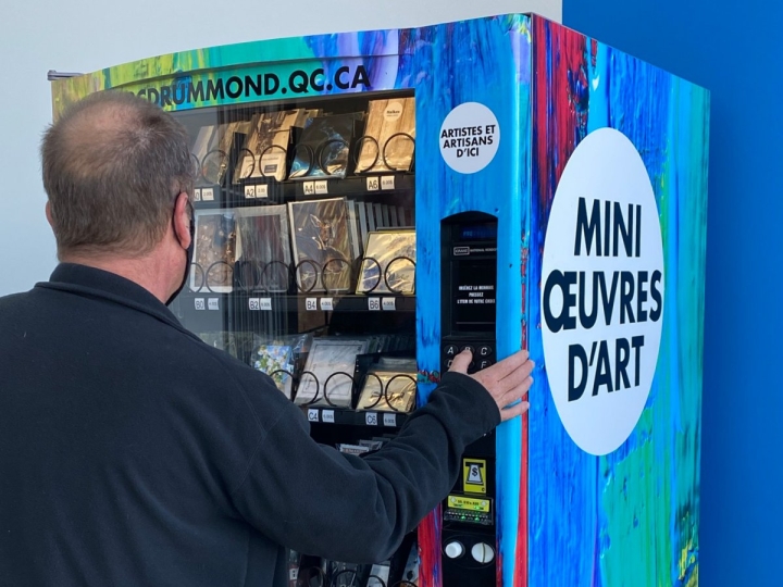 Nouvel emplacement pour la distributrice d'oeuvres d'art