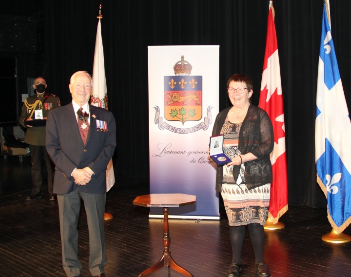 Mme Germaine Lambert, récipiendaire de la médaille du Lieutenant-Gouverneur du Québec